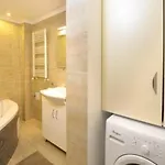 Orangehomes Two Bedroom Raday Str. Daire *