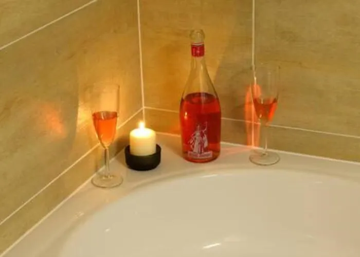 Orangehomes Two Bedroom Raday Str. Appartement *