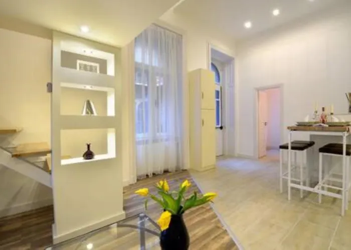 Orangehomes Two Bedroom Raday Str. Appartement