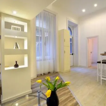 Orangehomes Two Bedroom Raday Str. Apartament